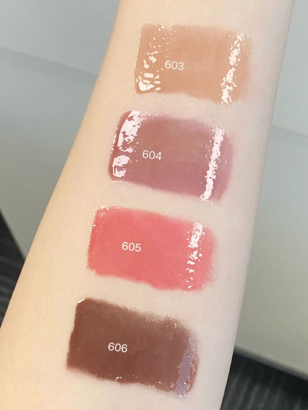 JOOCYEE Smokey Series Mirror Essence Lip Gloss - Peachy Glam