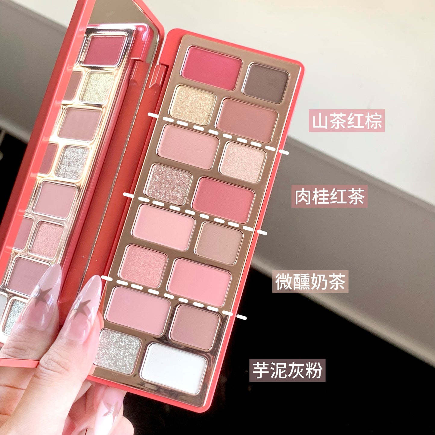 QianYan 16-Color Eyeshadow Palette 14.5g Christmas Makeup - Peachy Glam