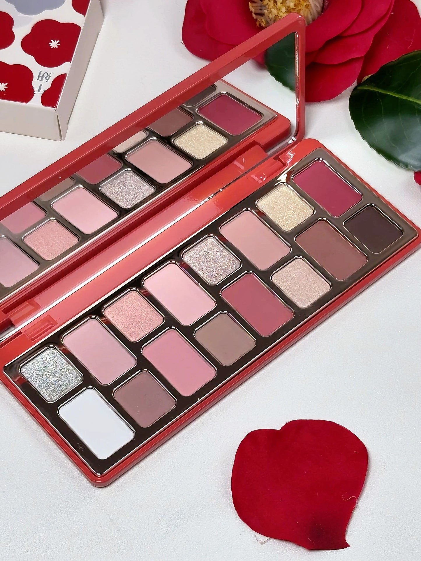 QianYan 16-Color Eyeshadow Palette 14.5g Christmas Makeup - Peachy Glam